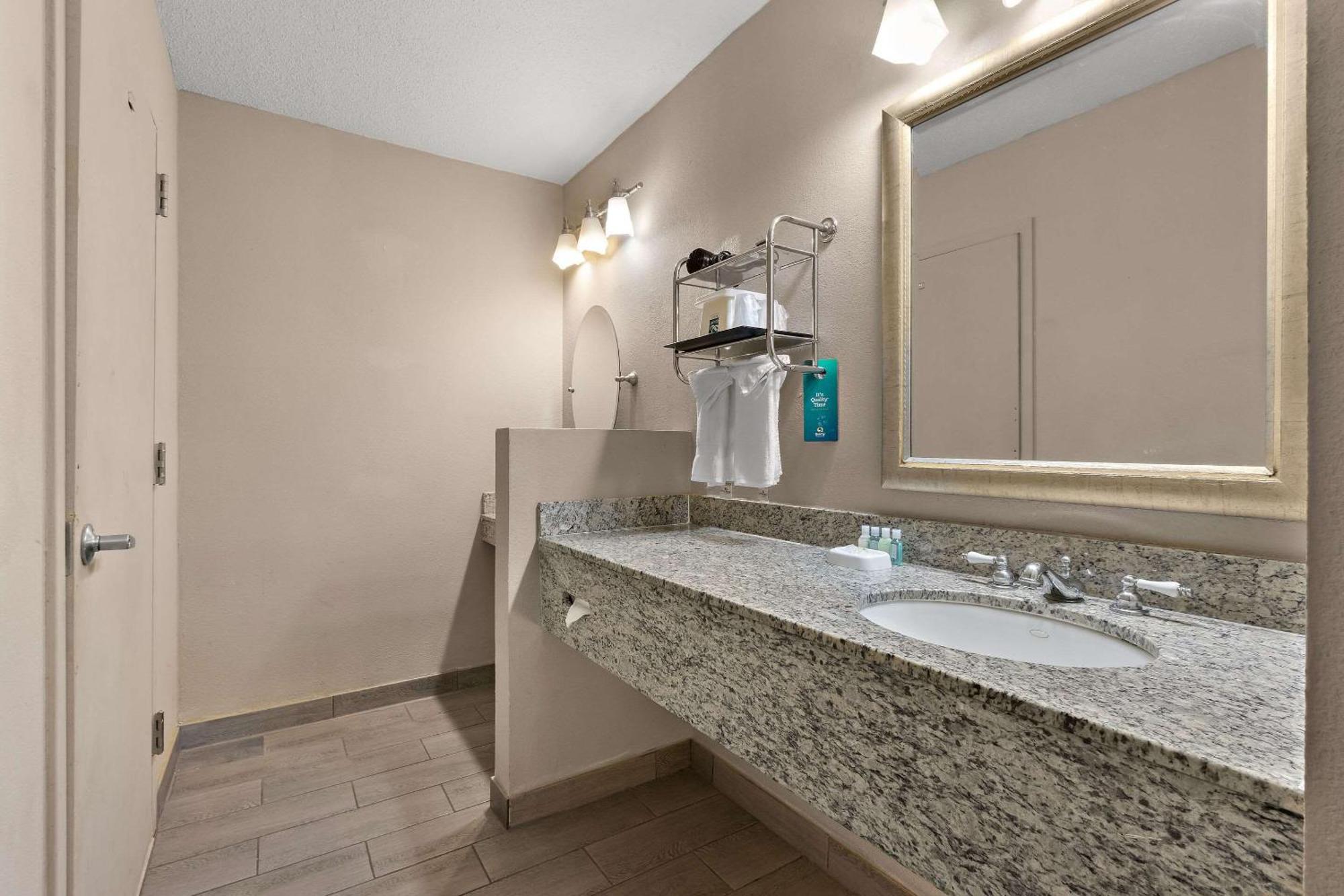 Quality Inn Wayne - Fairfield Area Ngoại thất bức ảnh